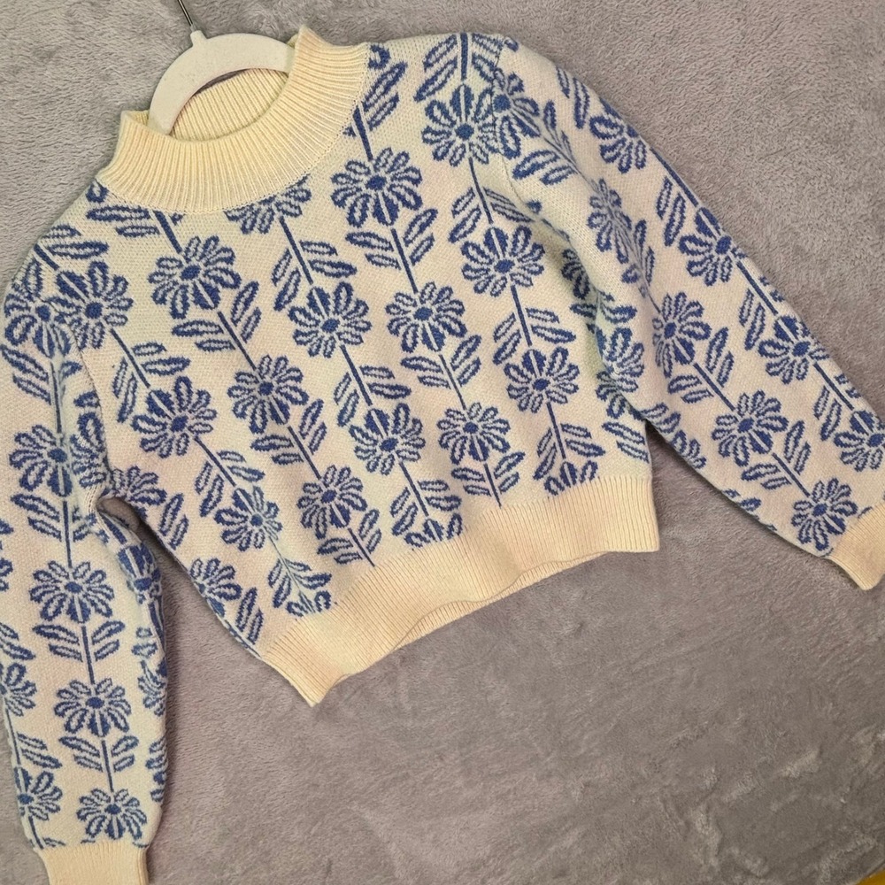 &merci Women Sweater S Cream Blue Floral Mock Neck Cropped Knit MSW1336